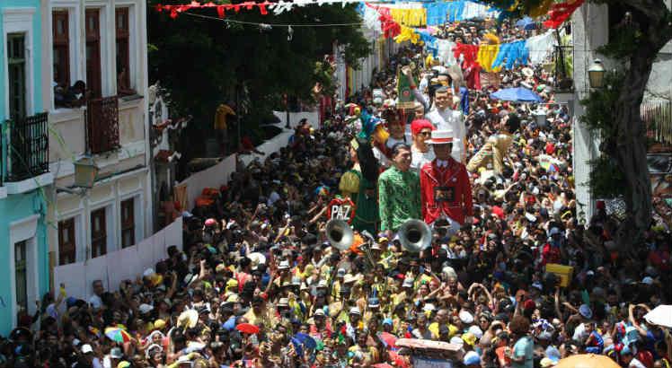 Como a Cidade Alta de Olinda se transforma e liga a chave da euforia no Carnaval