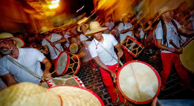 Nações de Maracatus reverenciaram seus ancestrais na 19ª Noite para os Tambores Silenciosos, de Olinda